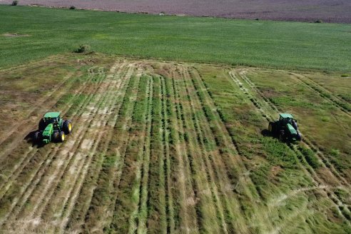 Jornada de Capacitación de Agronorte Suc Paraná en Puiggari sobre tractores Series 7M - 8R y Centro de Operaciones John Deere