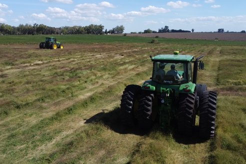 Jornada de Capacitación de Agronorte Suc Paraná en Puiggari sobre tractores Series 7M - 8R y Centro de Operaciones John Deere