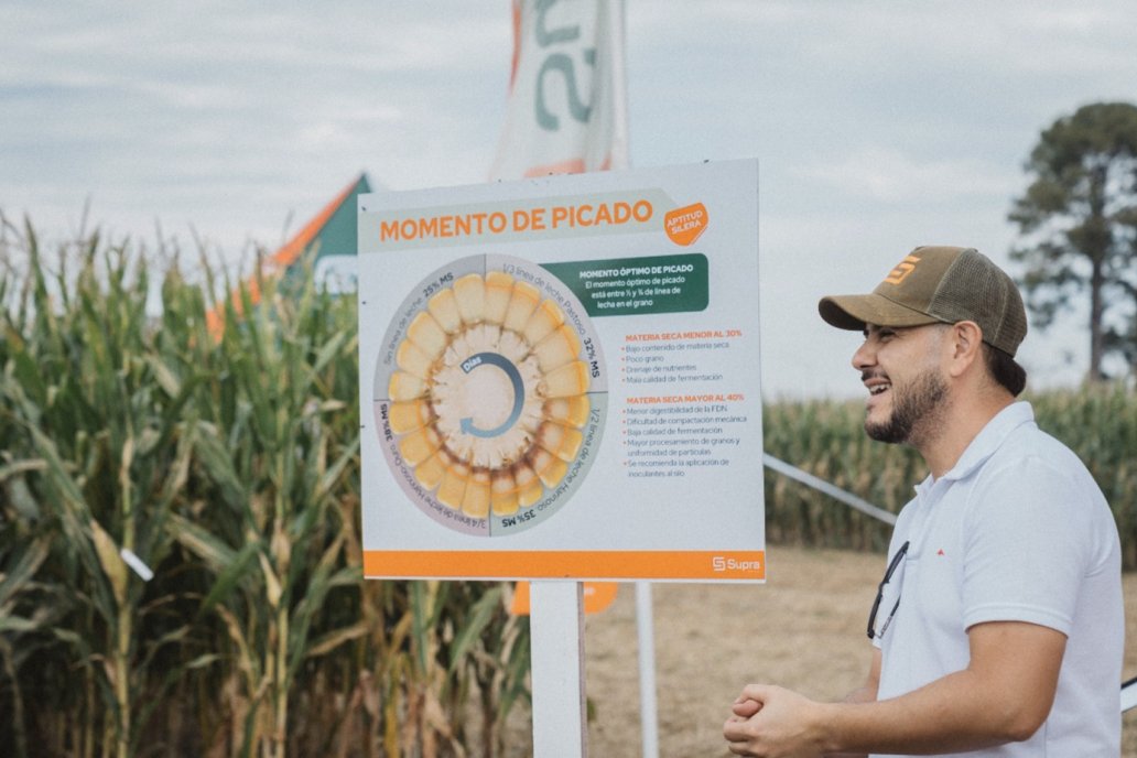 Héctor López explicando aspectos fundamentales sobre picado y línea de leche