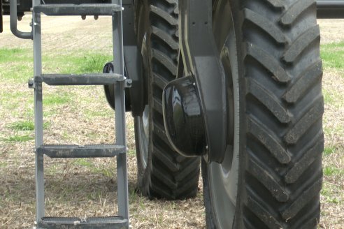 Weinbaur S.A. - Demostración Técnica a Campo para presentar a la Pulverizadora MF535R