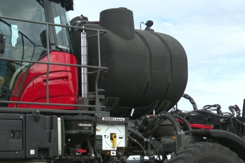 Weinbaur S.A. - Demostración Técnica a Campo para presentar a la Pulverizadora MF535R