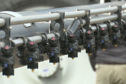 Weinbaur S.A. - Demostración Técnica a Campo para presentar a la Pulverizadora MF535R