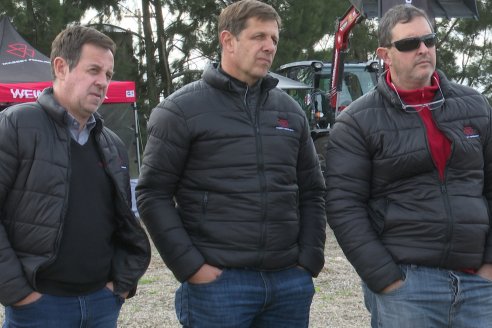 Weinbaur S.A. - Demostración Técnica a Campo para presentar a la Pulverizadora MF535R