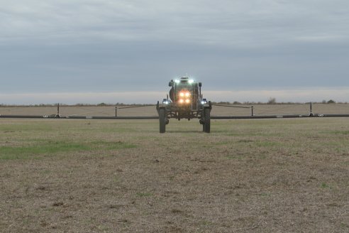 Weinbaur S.A. - Demostración Técnica a Campo para presentar a la Pulverizadora MF535R