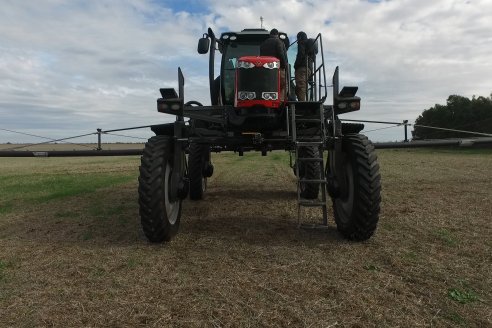 Weinbaur S.A. - Demostración Técnica a Campo para presentar a la Pulverizadora MF535R