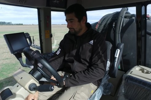 Weinbaur S.A. - Demostración Técnica a Campo para presentar a la Pulverizadora MF535R