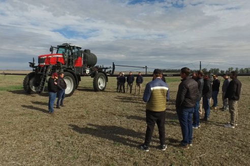 Weinbaur S.A. - Demostración Técnica a Campo para presentar a la Pulverizadora MF535R