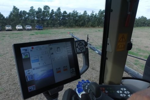 Weinbaur S.A. - Demostración Técnica a Campo para presentar a la Pulverizadora MF535R
