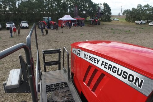 Weinbaur S.A. - Demostración Técnica a Campo para presentar a la Pulverizadora MF535R