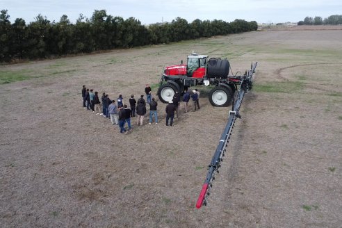 Weinbaur S.A. - Demostración Técnica a Campo para presentar a la Pulverizadora MF535R