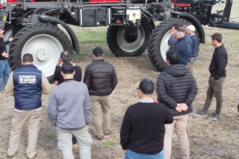 Weinbaur S.A. - Demostración Técnica a Campo para presentar a la Pulverizadora MF535R