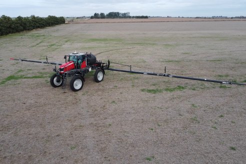 Weinbaur S.A. - Demostración Técnica a Campo para presentar a la Pulverizadora MF535R