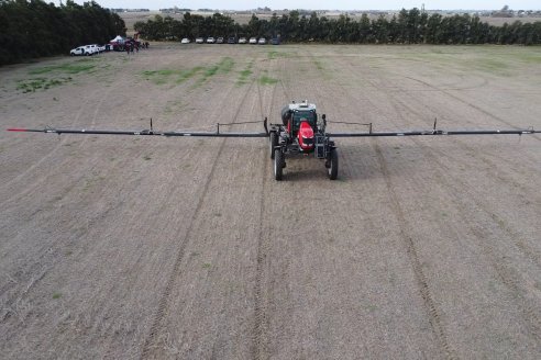 Weinbaur S.A. - Demostración Técnica a Campo para presentar a la Pulverizadora MF535R