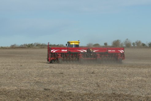 Agropecuaria Sauce Pinto: Puesta en marcha de Sembradora Doble Proposito de Dolbi DX 2142