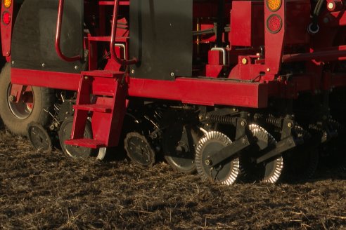 Agropecuaria Sauce Pinto: Puesta en marcha de Sembradora Doble Proposito de Dolbi DX 2142