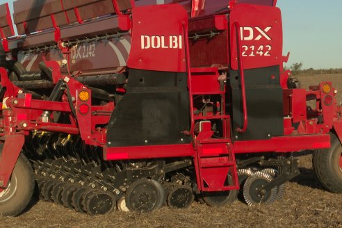 Agropecuaria Sauce Pinto: Puesta en marcha de Sembradora Doble Proposito de Dolbi DX 2142