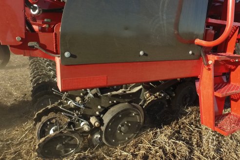 Agropecuaria Sauce Pinto: Puesta en marcha de Sembradora Doble Proposito de Dolbi DX 2142