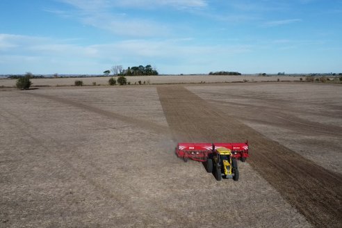 Agropecuaria Sauce Pinto: Puesta en marcha de Sembradora Doble Proposito de Dolbi DX 2142