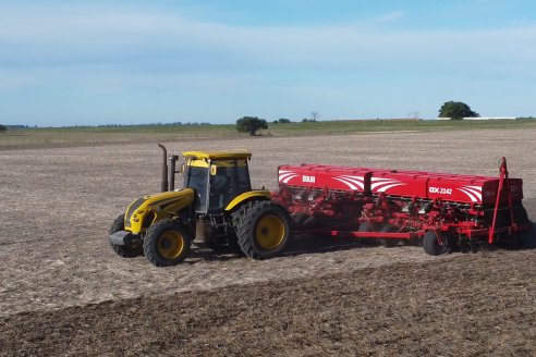 Agropecuaria Sauce Pinto: Puesta en marcha de Sembradora Doble Proposito de Dolbi DX 2142