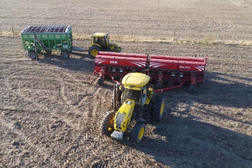 Agropecuaria Sauce Pinto: Puesta en marcha de Sembradora Doble Proposito de Dolbi DX 2142