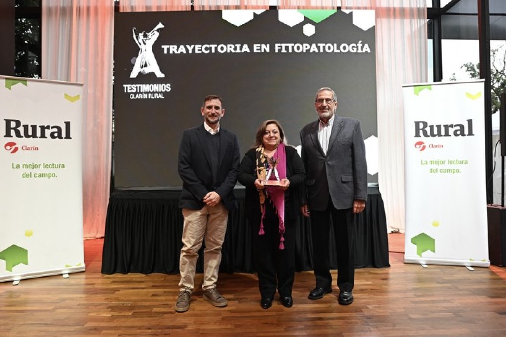 Formento recibió la distinción de manos de Hernán Baccaro y Horacio Quirós. Formento recibió la distinción de manos de Hernán Baccaro y Horacio Quirós.