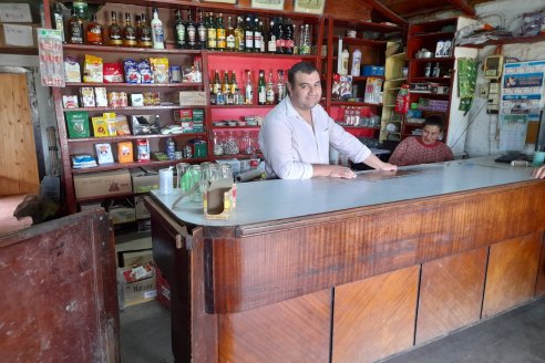 Casa Benítez, parada obligada sobre ruta Provincial 20, en distrito Chañar