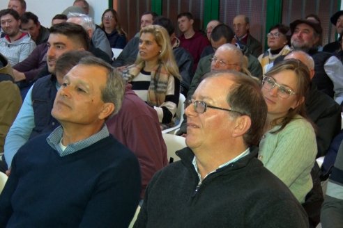 Acto de Certificación certificación a 51 ganaderos de los departamentos Diamante, Paraná y Nogoyá en Coop. La Ganadera