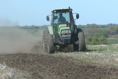 Dianámica a Campo de Bovier Maquinarias con Acondicionador de Suelos Tecno Campo