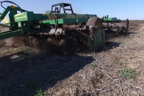 Dianámica a Campo de Bovier Maquinarias con Acondicionador de Suelos Tecno Campo
