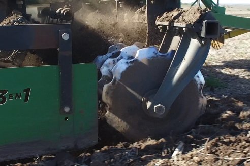 Dianámica a Campo de Bovier Maquinarias con Acondicionador de Suelos Tecno Campo