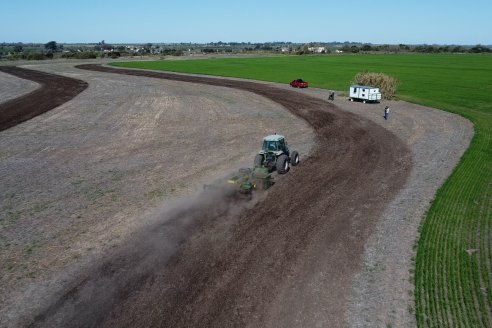 Dianámica a Campo de Bovier Maquinarias con Acondicionador de Suelos Tecno Campo