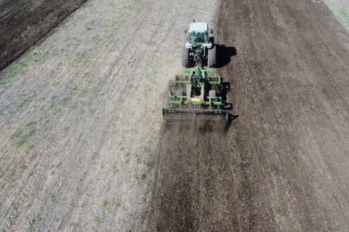 Dianámica a Campo de Bovier Maquinarias con Acondicionador de Suelos Tecno Campo