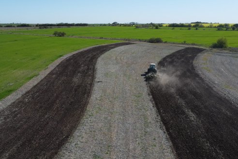 Dianámica a Campo de Bovier Maquinarias con Acondicionador de Suelos Tecno Campo