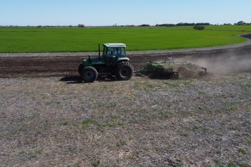 Dianámica a Campo de Bovier Maquinarias con Acondicionador de Suelos Tecno Campo