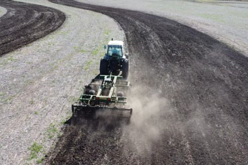 Dianámica a Campo de Bovier Maquinarias con Acondicionador de Suelos Tecno Campo