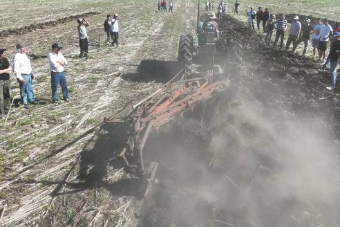 Dinámica de Maquinarias Agricolas en Sociedad Rural de María Grande  - Parte 1