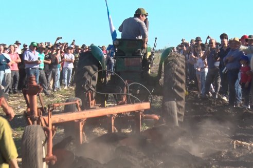 Dinámica de Maquinarias Agricolas en Sociedad Rural de María Grande  - Parte 2