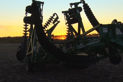 Dinámica de Maquinarias Agricolas en Sociedad Rural de María Grande  - Parte 2