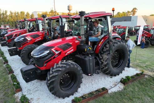 En General Ramírez presentaron a los tractores hechos justo a la medida del estilo nacional de producción