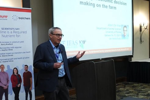 Charla de Albert De Vries en las Jornadas Lecheras Nacionales 2026