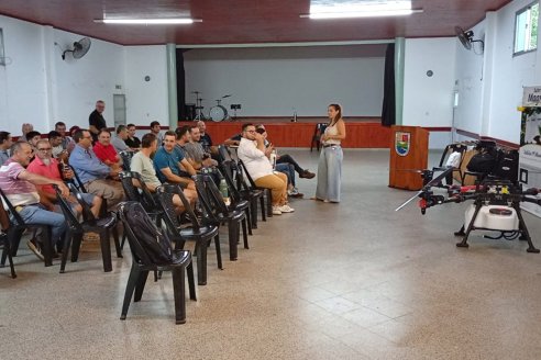 Citricultores estudian para controlar mejor los ataques de moscas