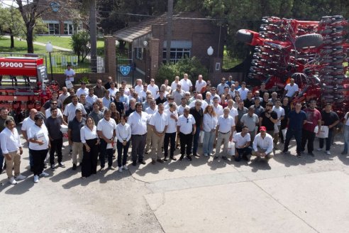 Mística, tecnología y "Fair Play": Apache recalibró su fuerza comercial en una Pretemporada histórica