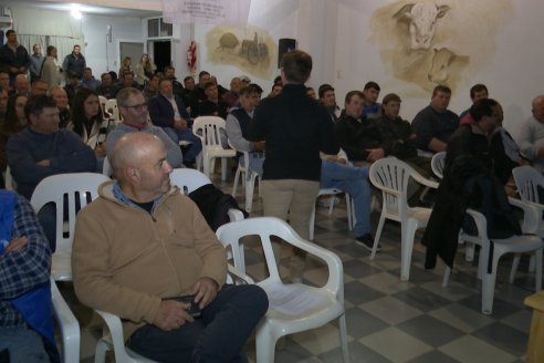 Jornada de Capacitación de El Molino Agroservicios en Sociedad Rural de Maria Grande