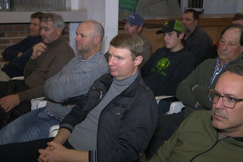 Jornada de Capacitación de El Molino Agroservicios en Sociedad Rural de Maria Grande