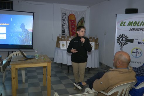 Jornada de Capacitación de El Molino Agroservicios en Sociedad Rural de Maria Grande