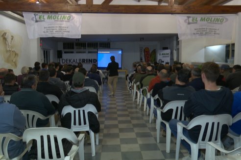 Jornada de Capacitación de El Molino Agroservicios en Sociedad Rural de Maria Grande