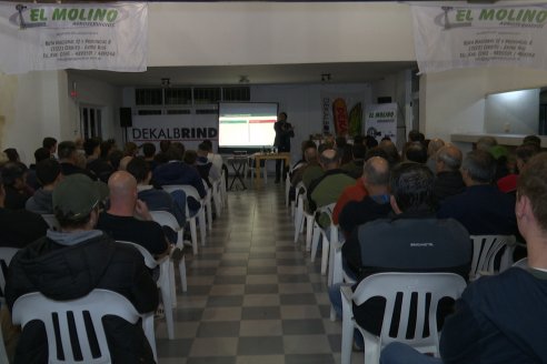 Jornada de Capacitación de El Molino Agroservicios en Sociedad Rural de Maria Grande