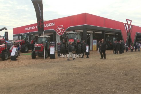 Weinbaur presentó tres líneas de tractores Massey Ferguson