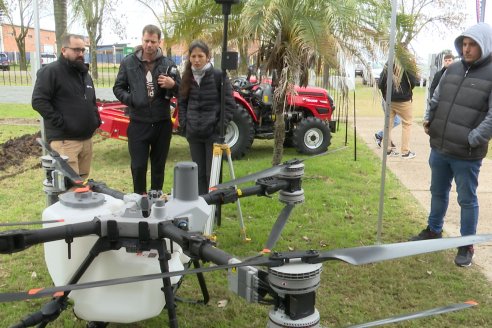 Jornada de Capacitación de MB Maquinarias: Precision al vuelo - Gira tecnológica de aplicacion con drones