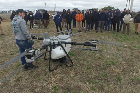 Jornada de Capacitación de MB Maquinarias: Precision al vuelo - Gira tecnológica de aplicacion con drones
